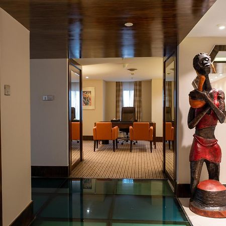 Lagos Continental Hotel Eksteriør bilde The interior of a suite at the Taj Bengal