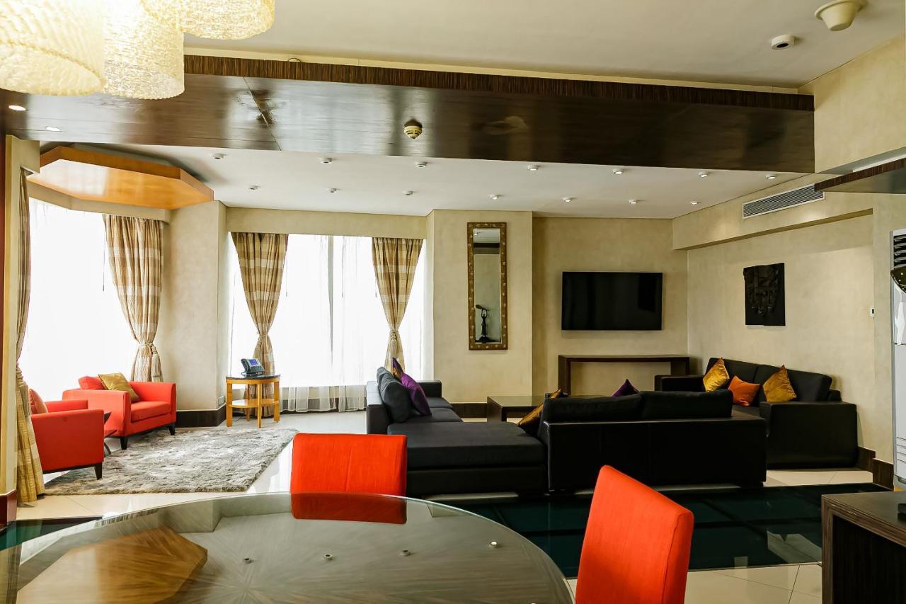 Lagos Continental Hotel Eksteriør bilde A living room in a luxury apartment