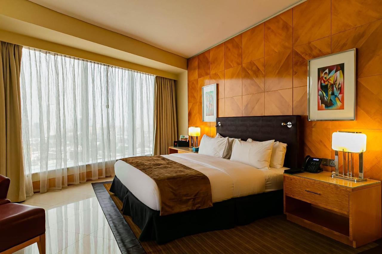 Lagos Continental Hotel Eksteriør bilde A bedroom at the Ritz-Carlton, Dubai