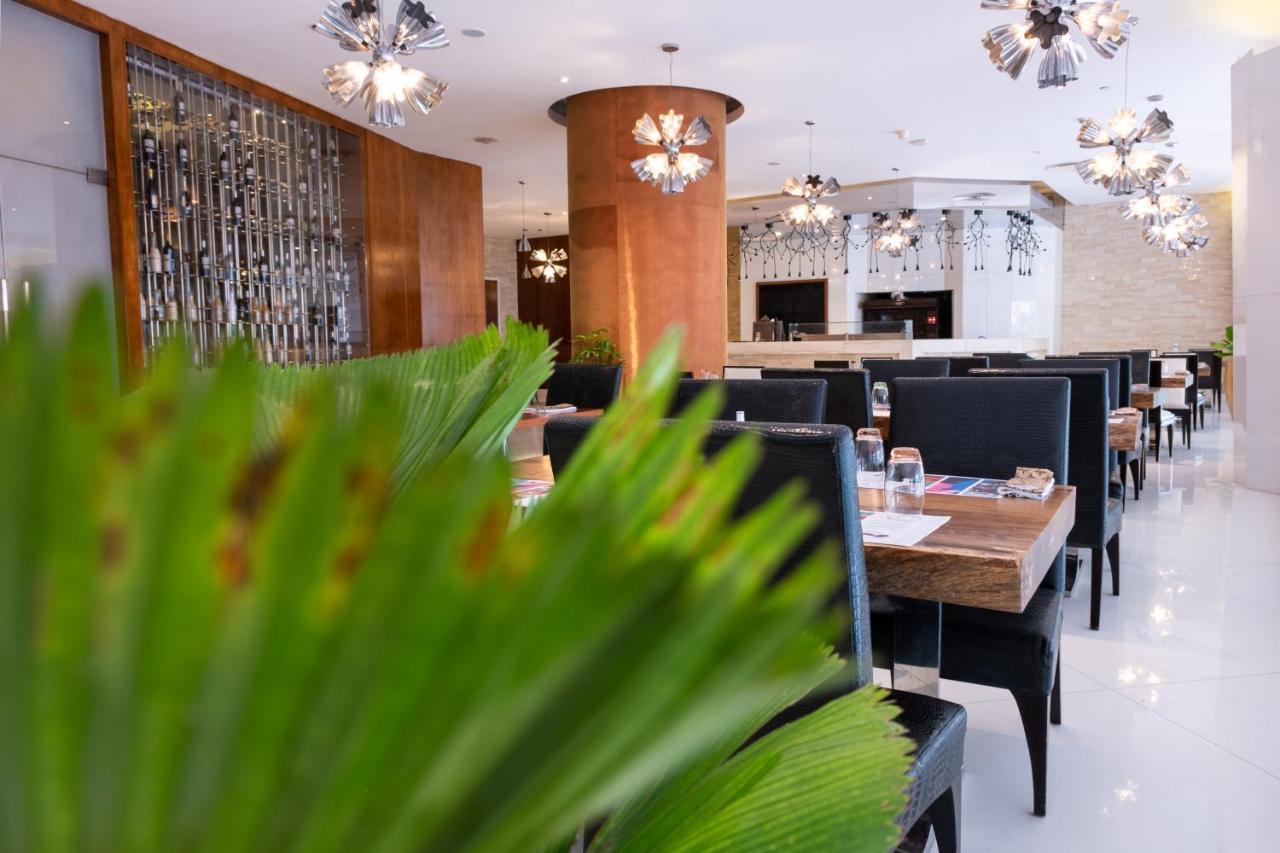 Lagos Continental Hotel Eksteriør bilde The restaurant