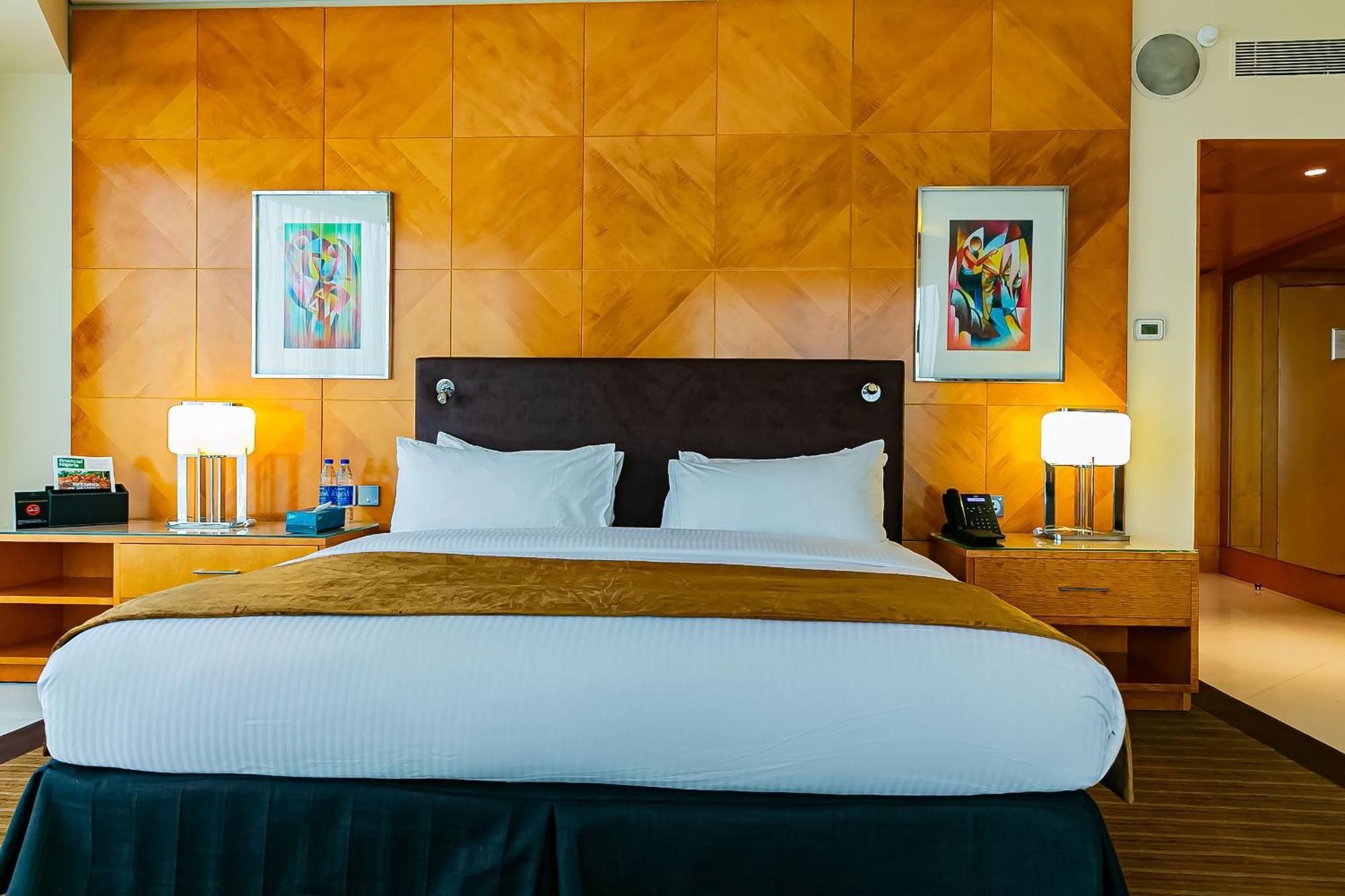Lagos Continental Hotel Eksteriør bilde A bedroom at the hotel