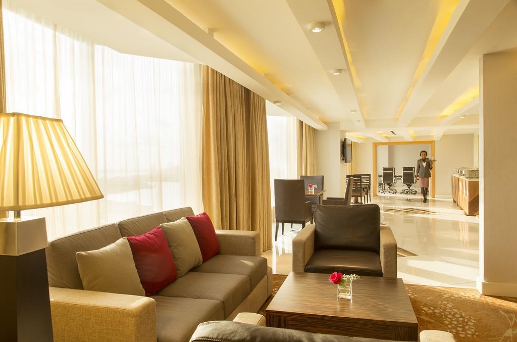 Lagos Continental Hotel Eksteriør bilde A suite at the hotel