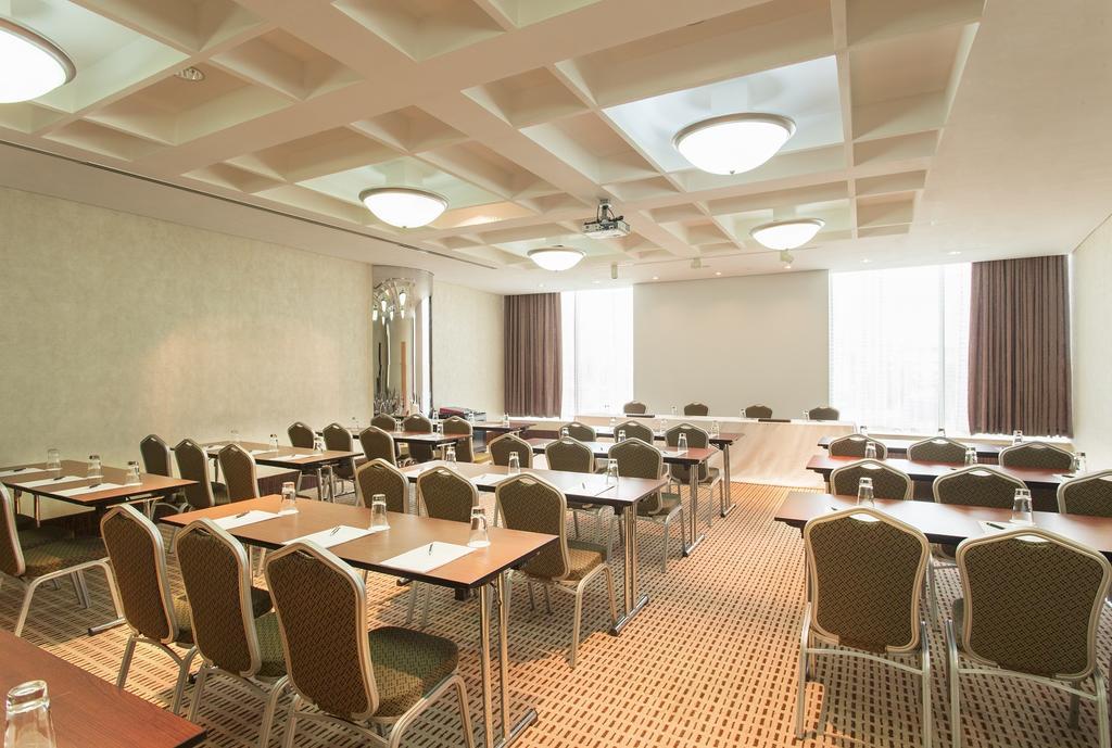 Lagos Continental Hotel Eksteriør bilde Meeting room