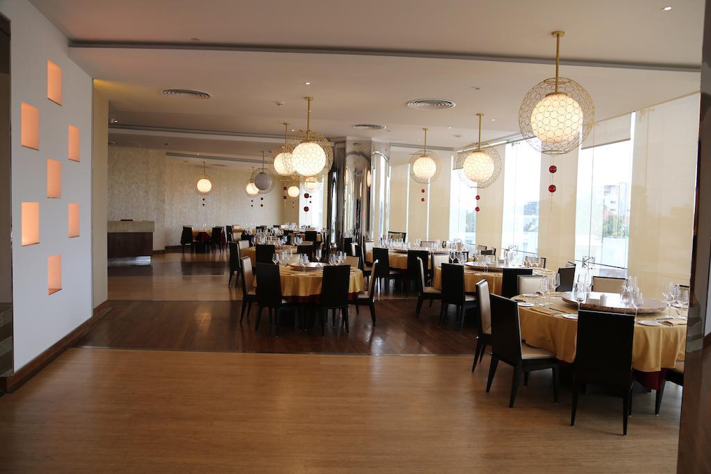 Lagos Continental Hotel Eksteriør bilde The restaurant
