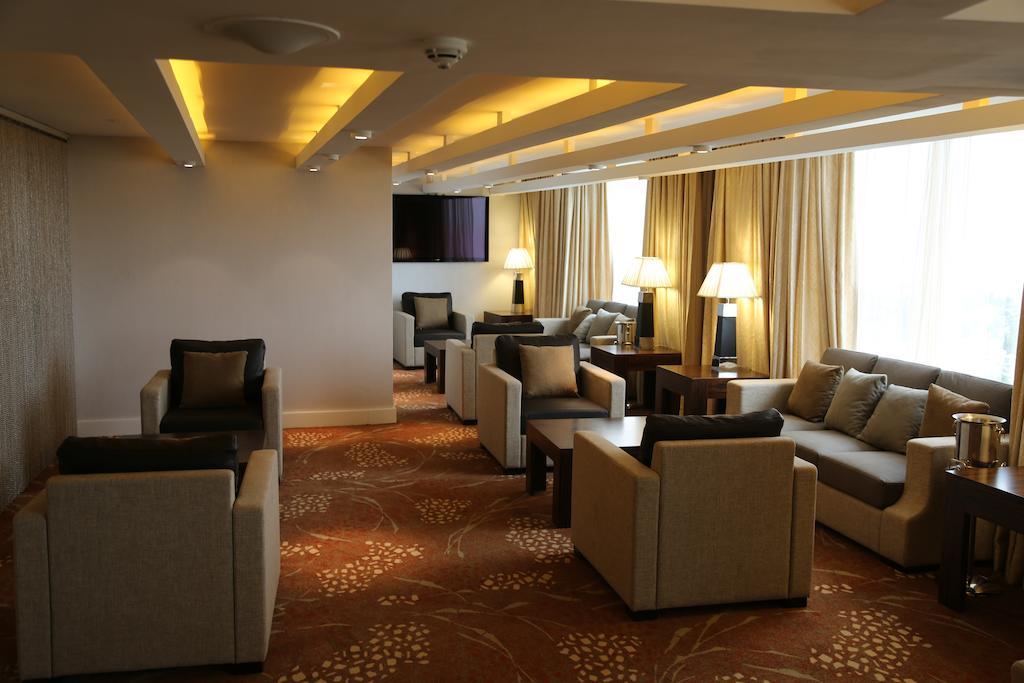 Lagos Continental Hotel Eksteriør bilde The lounge at the airport